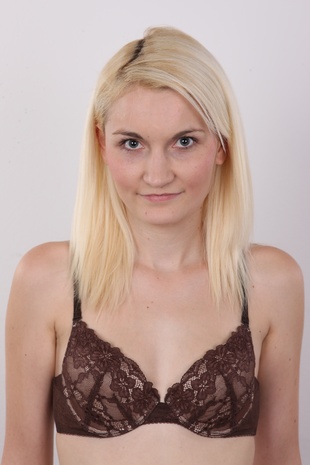 6. Download full pics of model Blanka (22) from czechcasting.com
