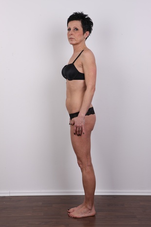 8. Download full pics of model Renata (44) from czechcasting.com
