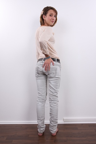 4. Download full pics of model Barbora (23) from czechcasting.com