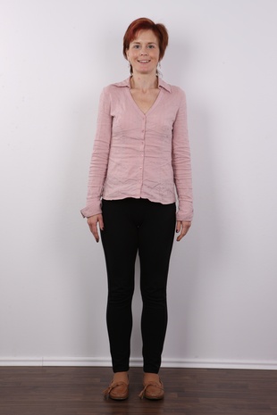 2. Download full pics of model Veronika (39) from czechcasting.com
