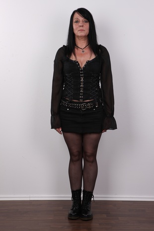 2. Download full pics of model Eva (49) from czechcasting.com