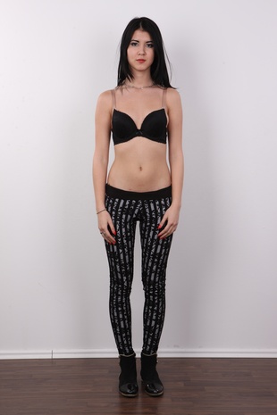 4. Download full pics of model Drahomira (18) from czechcasting.com