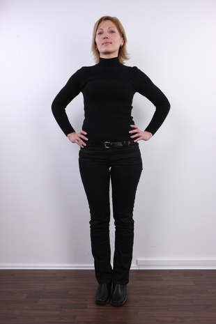 2. Download full pics of model Viktorie (28) from czechcasting.com