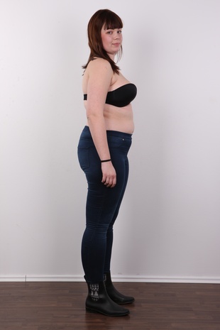5. Download full pics of model Marta (18) from czechcasting.com