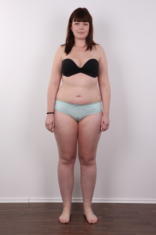 7. Download full pics of model Marta (18) from czechcasting.com