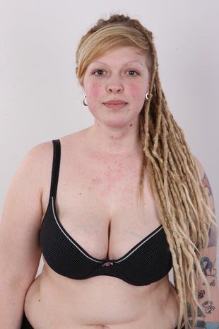 6. Download full pics of model Katerina (23) from czechcasting.com
