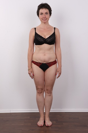 7. Download full pics of model Alexandra (41) from czechcasting.com