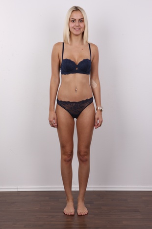7. Download full pics of model Veronika (20) from czechcasting.com