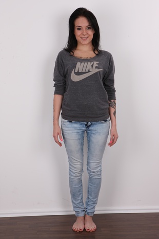2. Download full pics of model Miroslava (18) from czechcasting.com