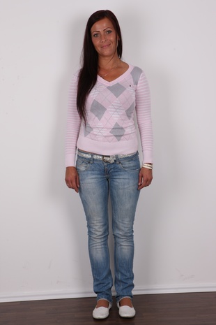 2. Download full pics of model Petra (30) from czechcasting.com