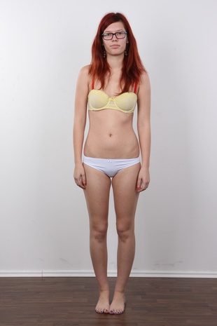 7. Download full pics of model Simona (21) from czechcasting.com