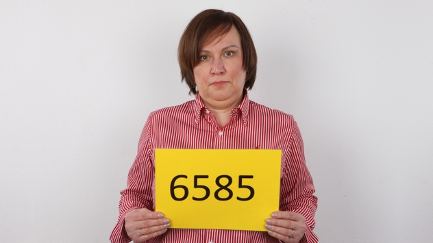 Ivana (49)