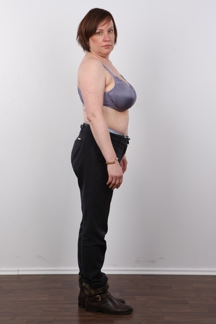 5. Download full pics of model Ivana (49) from czechcasting.com