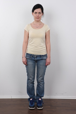 2. Download full pics of model Lucie (31) from czechcasting.com