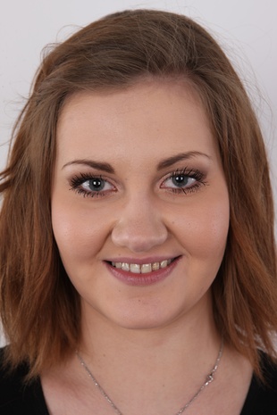 1. Download full pics of model Liliana (20) from czechcasting.com
