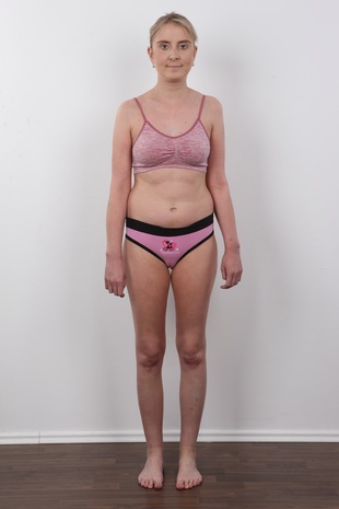 7. Download full pics of model Lucie (25) from czechcasting.com