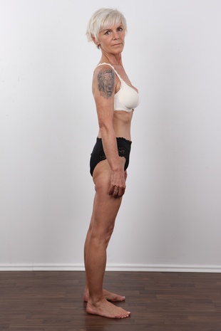 8. Download full pics of model Ivana (57) from czechcasting.com