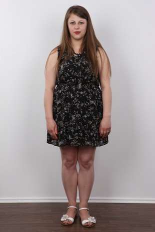 2. Download full pics of model Vita (19) from czechcasting.com