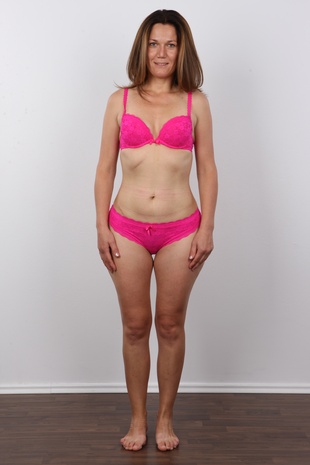 7. Download full pics of model Monika (41) from czechcasting.com