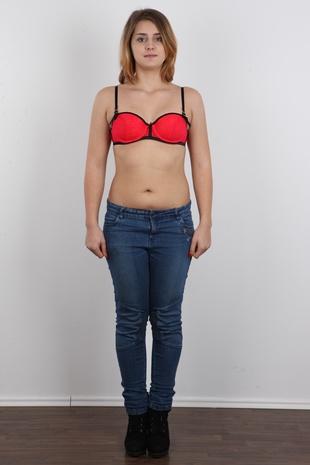 4. Download full pics of model Petra (19) from czechcasting.com