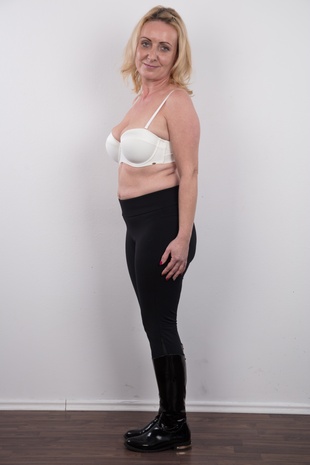5. Download full pics of model Gerlinda (43) from czechcasting.com