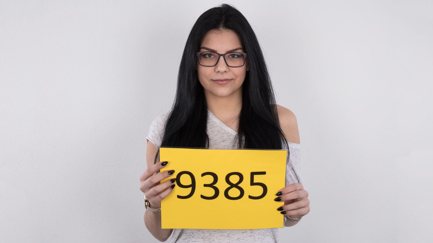 Klaudie (19)