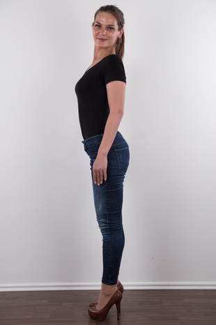 4. Download full pics of model Martina (24) from czechcasting.com