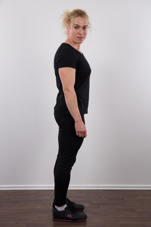 3. Download full pics of model Bara (31) from czechcasting.com
