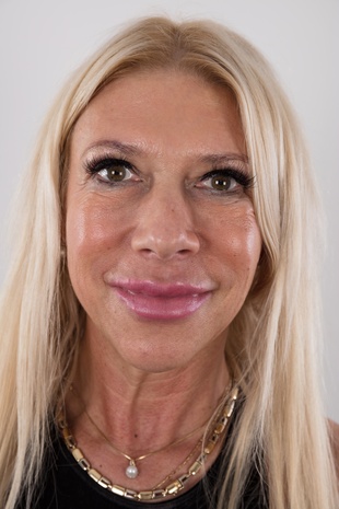 1. Download full pics of model Irena (53) from czechcasting.com