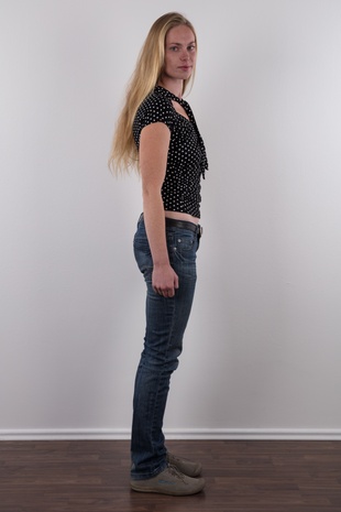 3. Download full pics of model Tereza (25) from czechcasting.com