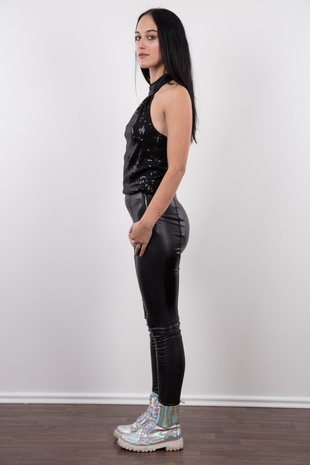 4. Download full pics of model Lucie (19) from czechcasting.com