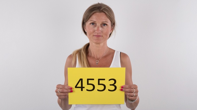 Michaela (42)