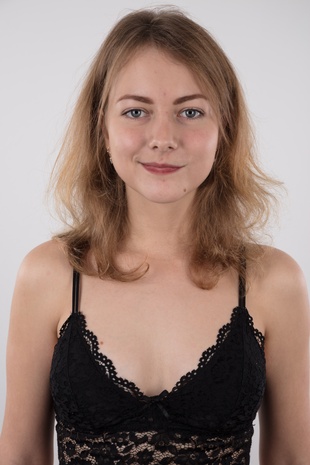 4. Download full pics of model Svetlana (19) from czechcasting.com