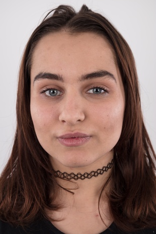 1. Download full pics of model Marie (18) from czechcasting.com