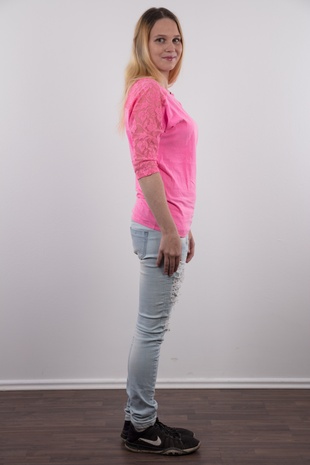 3. Download full pics of model Klara (22) from czechcasting.com