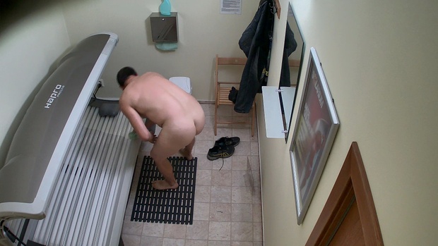 3. Download full pics of Hung and Hot - Twink giver et soloshow from czechgaysolarium.com