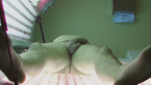 6. Download full pics of Hung and Hot - Twink giver et soloshow from czechgaysolarium.com