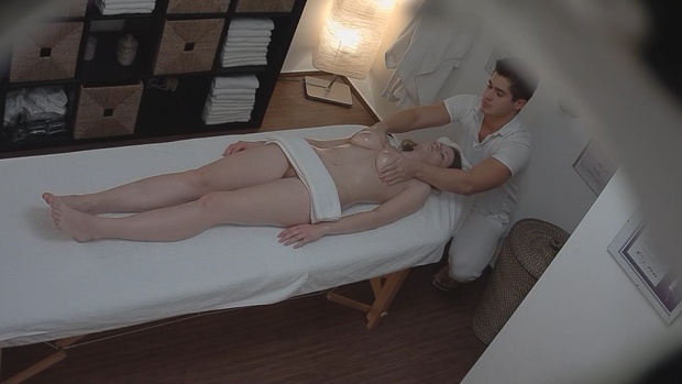 10. Download full pics of 18-årig jomfru får sit livs massage from czechmassage.com