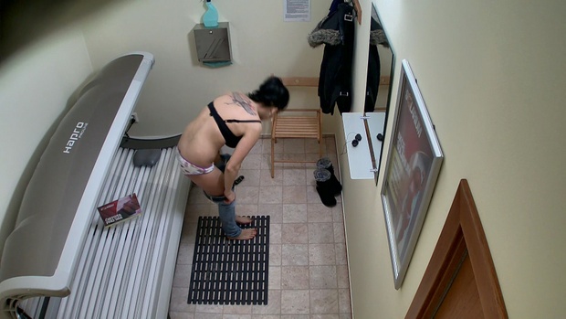 1. Download full pics of Shaved Pussy Spreads Wide in Solarium from czechsolarium.com