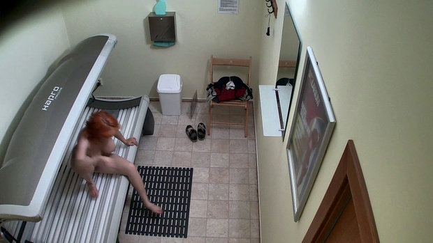6. Download full pics of MILF peluda en el solárium: inconsciente from czechsolarium.com