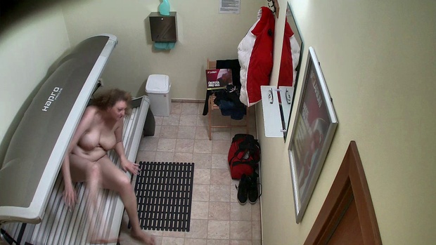 3. Download full pics of Blonde Caught in Solarium—Unaware from czechsolarium.com