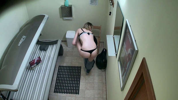 2. Download full pics of Blonde 18 y/o in the solarium 1 from czechsolarium.com