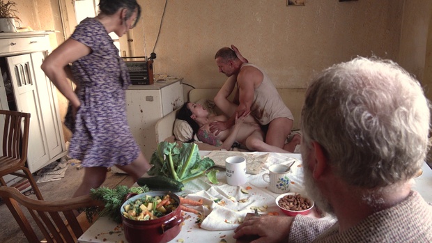 1. Download full pics of Sexo oral caseiro from perversefamily.com